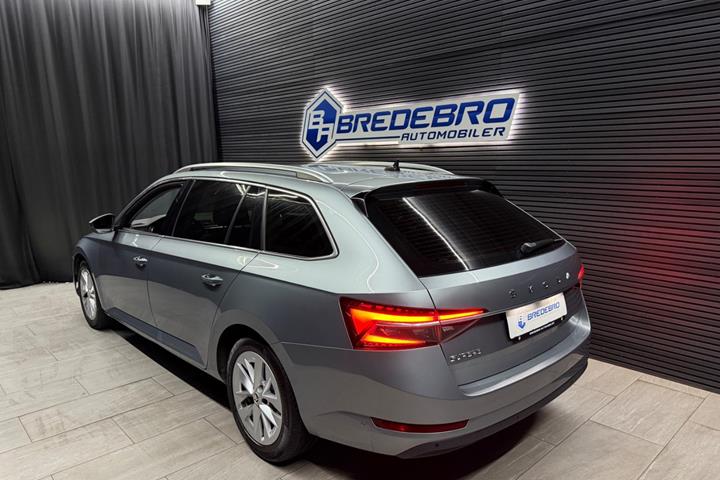 Sort Skoda Superb fra 2020