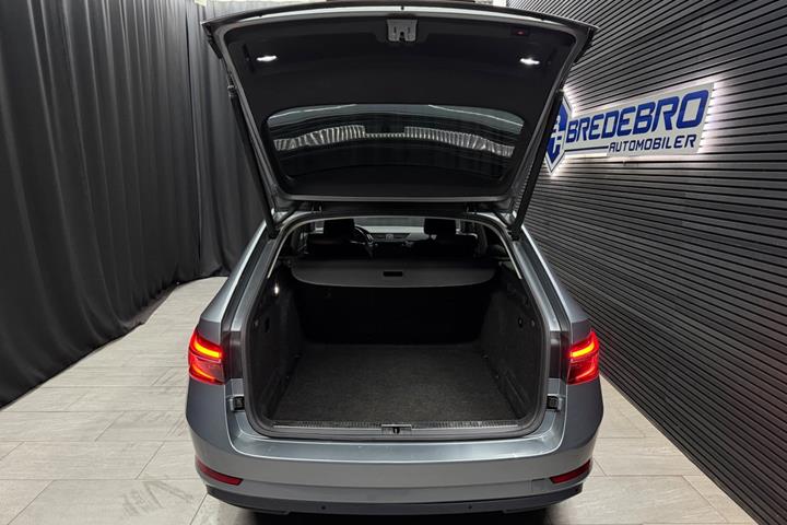 Sort Skoda Superb fra 2020