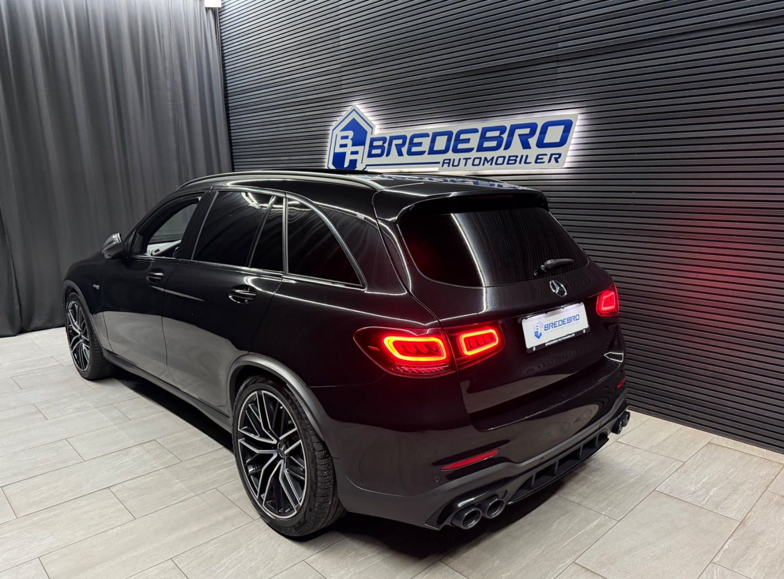Sort Mercedes GLC43 fra 2020
