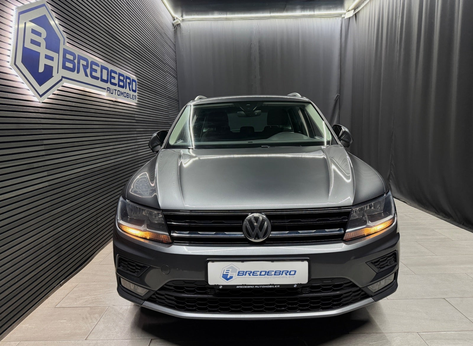 Grå VW Tiguan fra 2018