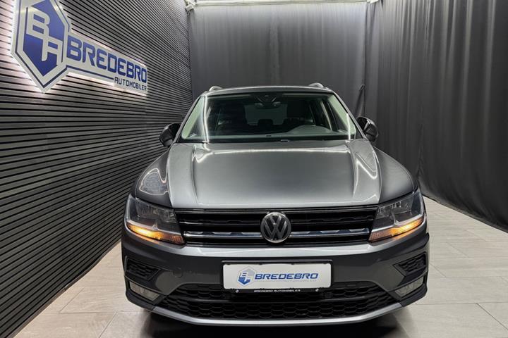 Grå VW Tiguan fra 2018