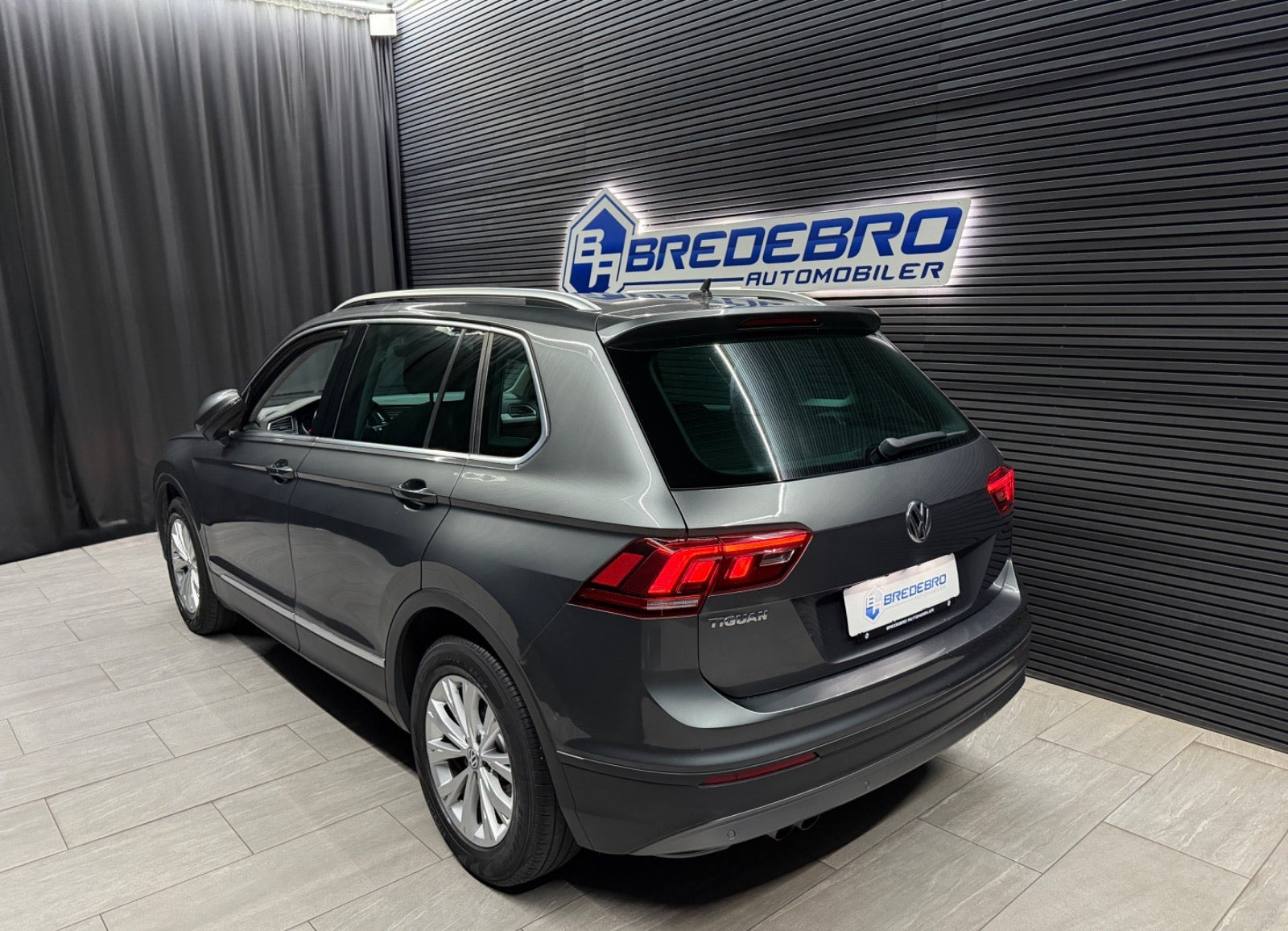 Grå VW Tiguan fra 2018