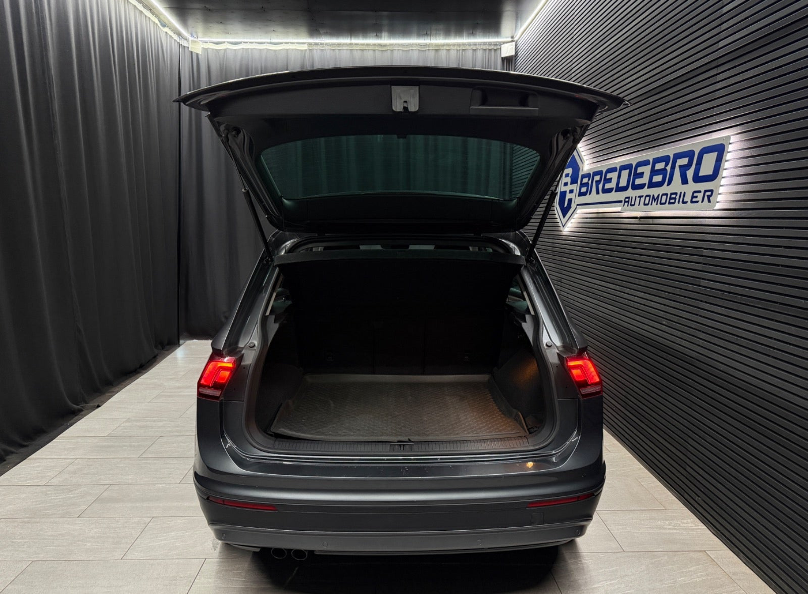 Grå VW Tiguan fra 2018