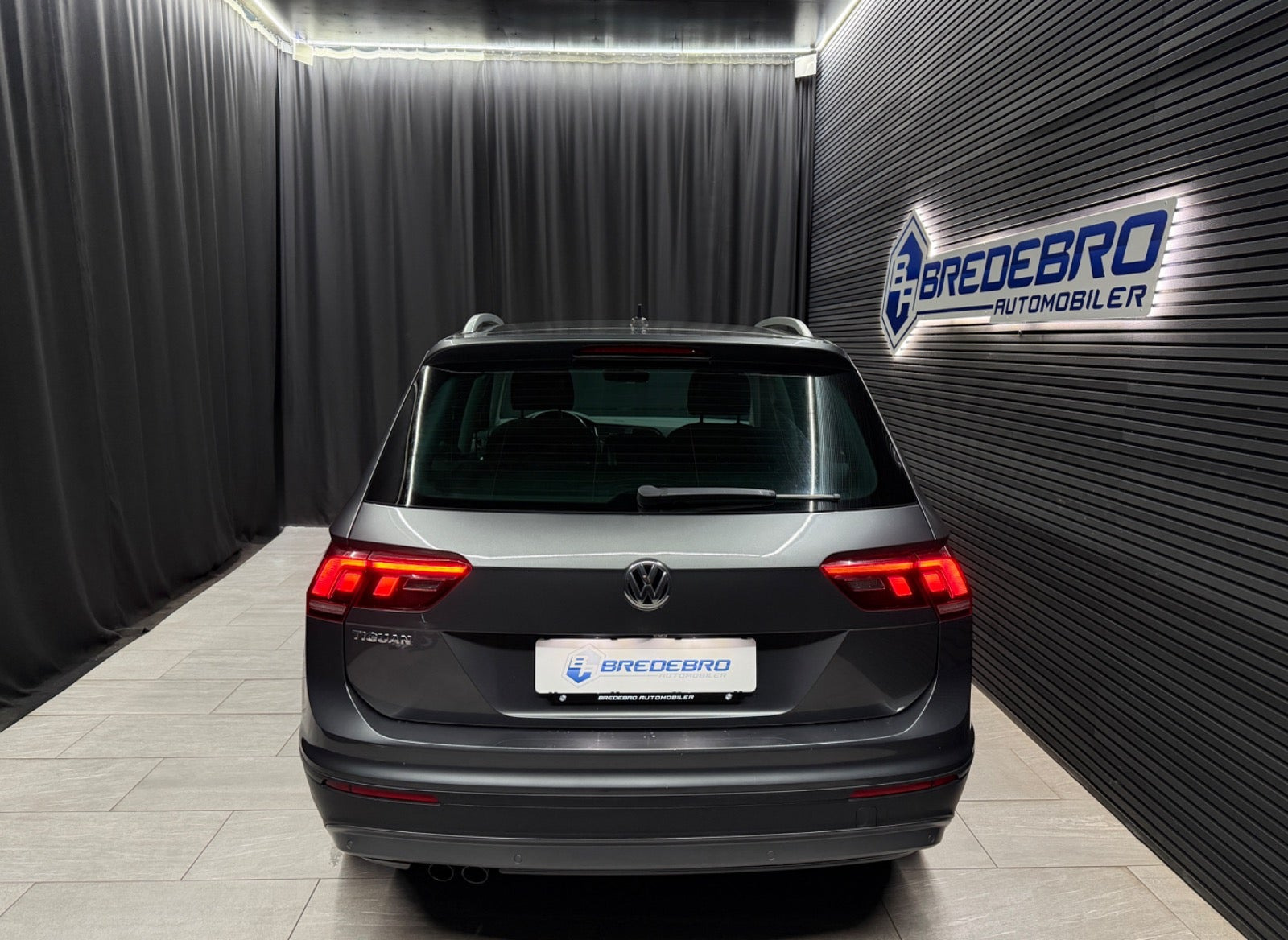 Grå VW Tiguan fra 2018