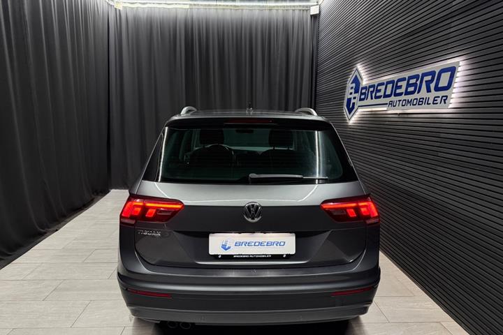 Grå VW Tiguan fra 2018