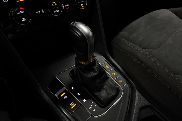 Grå VW Tiguan fra 2018