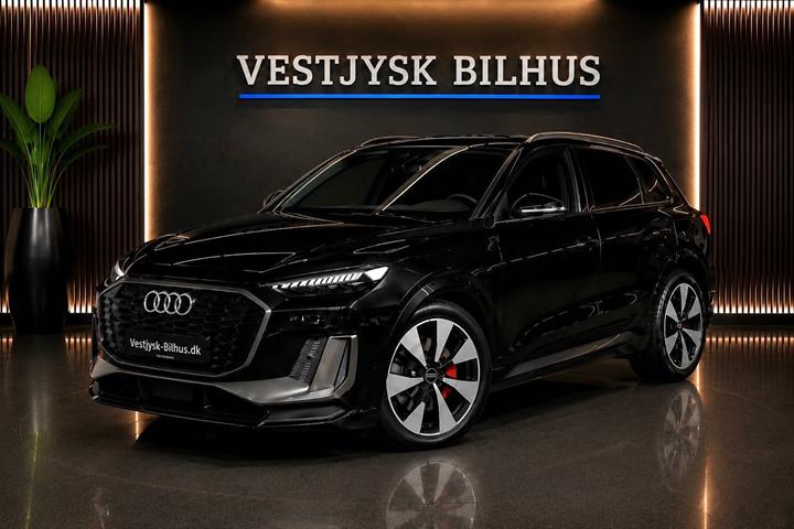 Sort Audi Q6 e-tron fra 2025 set udefra