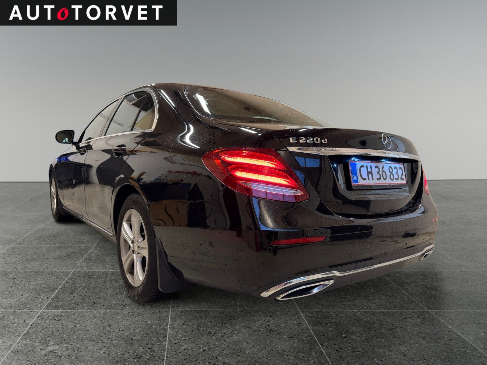 Sort Mercedes E220 d fra 2017