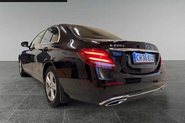 Sort Mercedes E220 d fra 2017