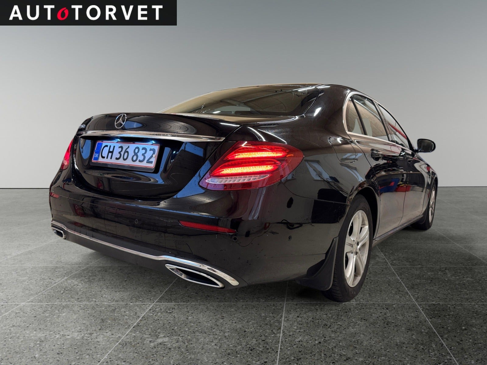 Sort Mercedes E220 d fra 2017