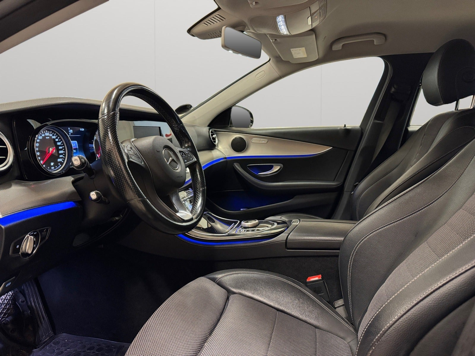 Sort Mercedes E220 d fra 2017