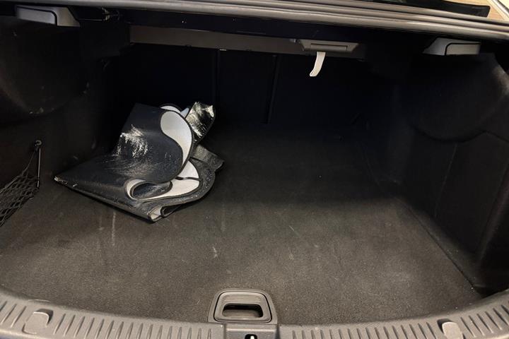 Sort Mercedes E220 d fra 2017