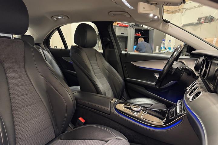 Sort Mercedes E220 d fra 2017