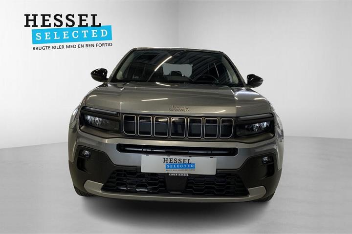 Grå Jeep Avenger fra 2025