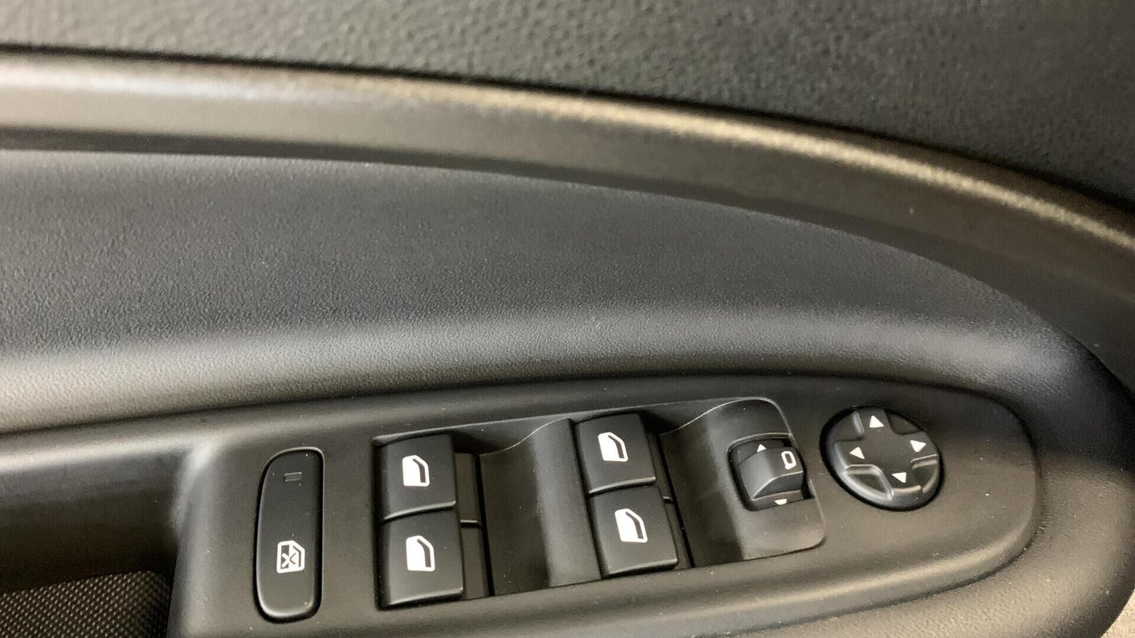 Grå Jeep Avenger fra 2025