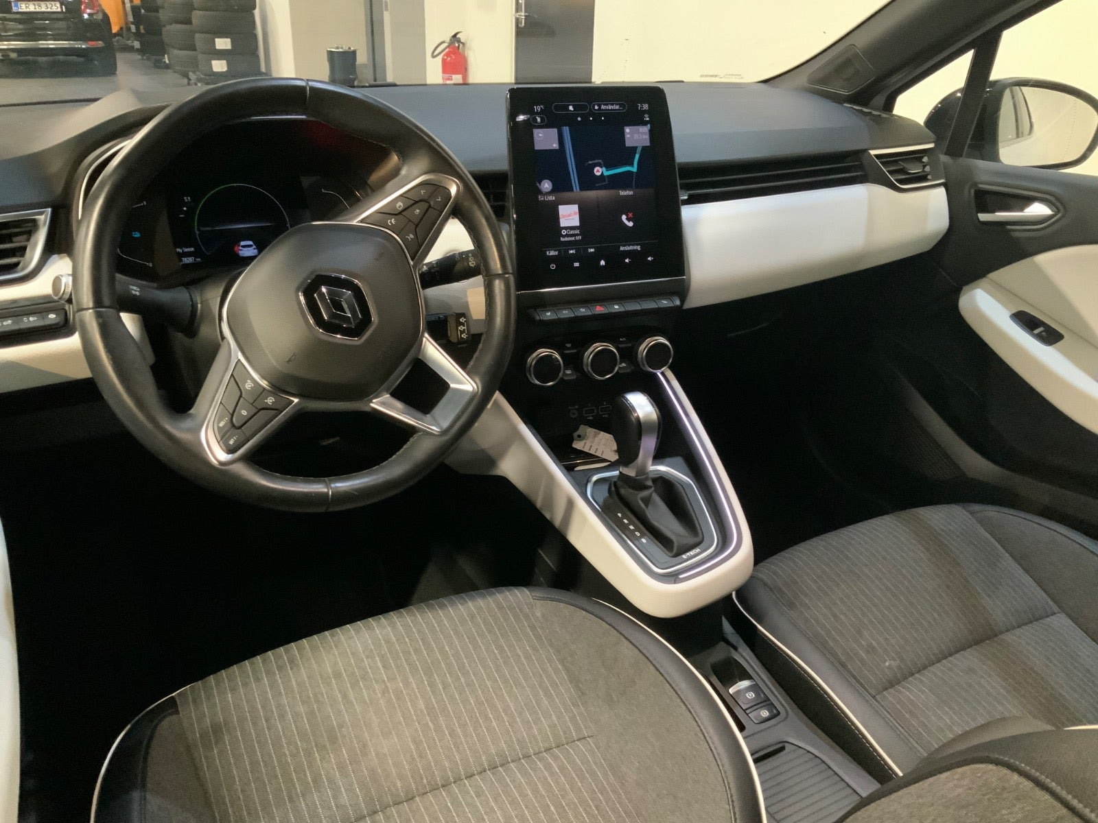 Hvid Renault Clio V fra 2020