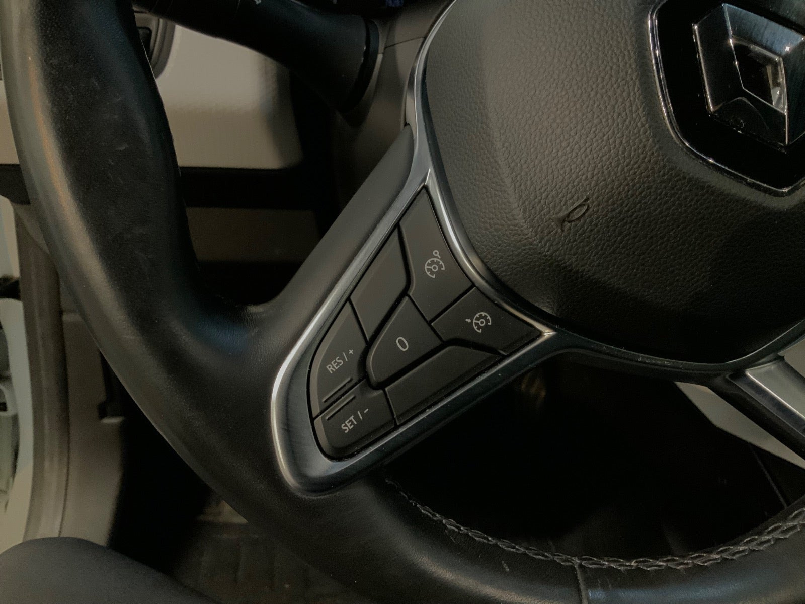 Hvid Renault Clio V fra 2020