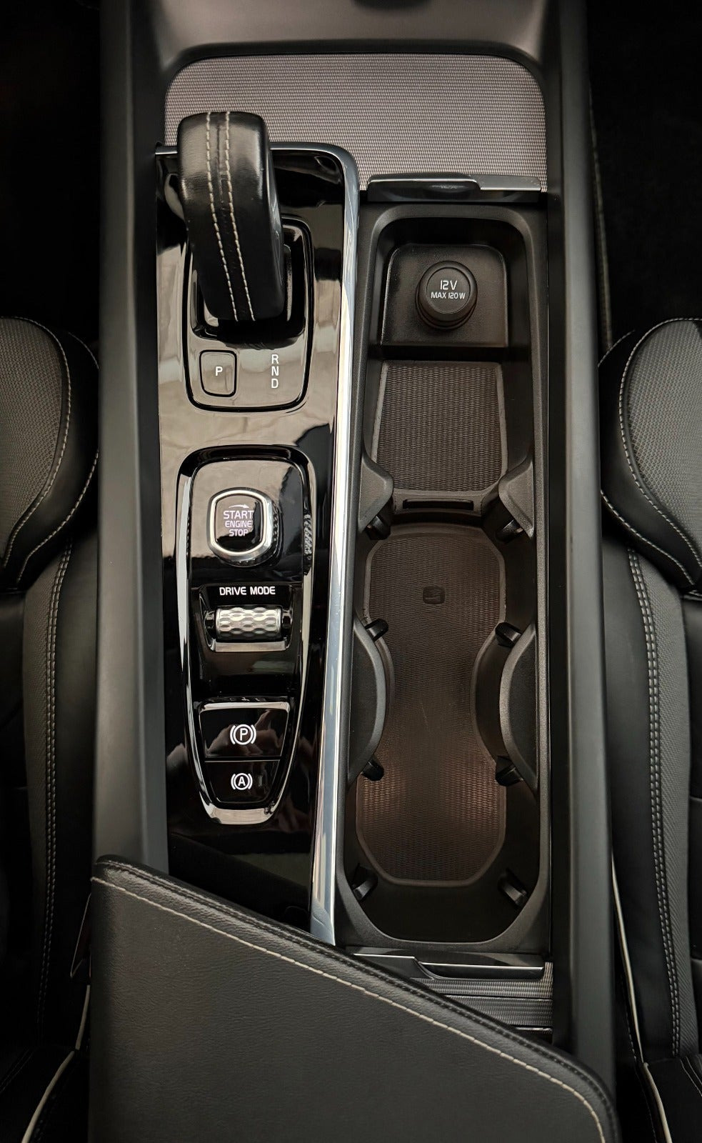 Sølv Volvo XC60 fra 2020