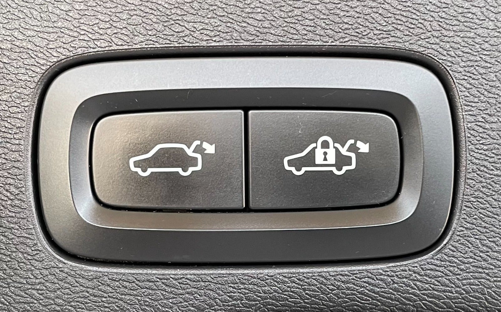 Sort Volvo XC60 fra 2019