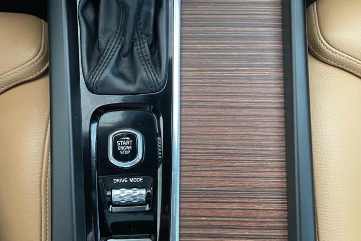 Sort Volvo XC60 fra 2019
