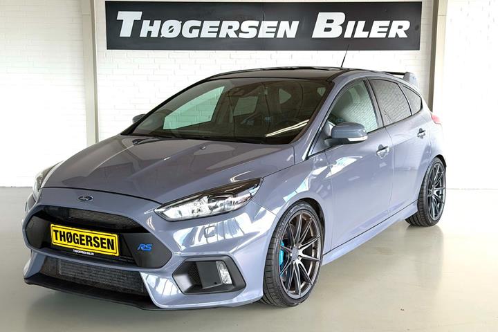 Grå Ford Focus fra 2017 set udefra