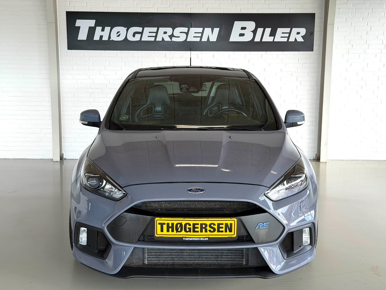 Grå Ford Focus fra 2017