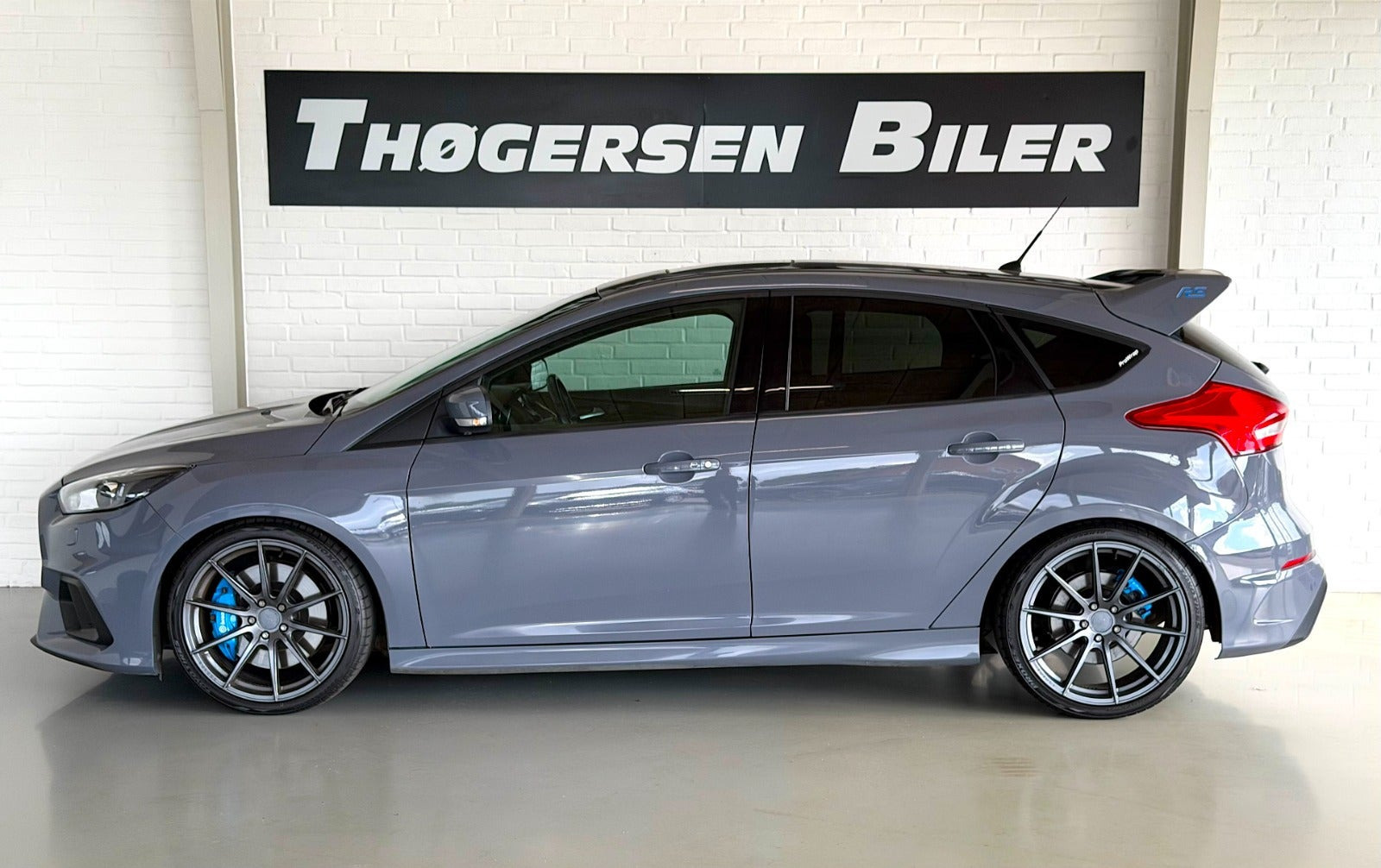 Grå Ford Focus fra 2017