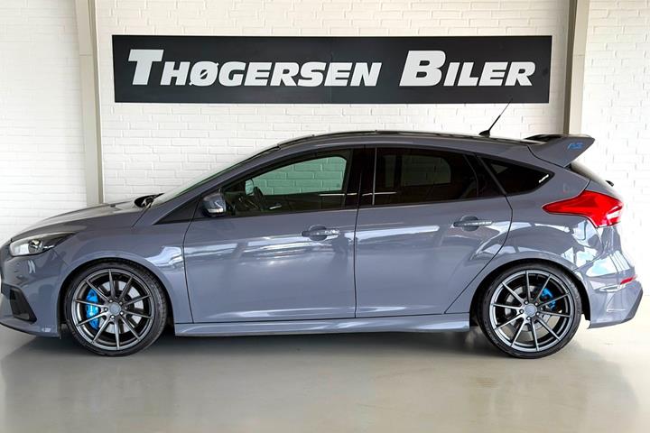 Grå Ford Focus fra 2017