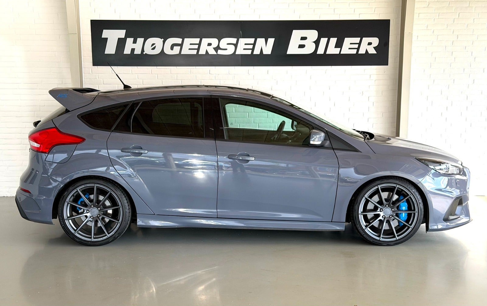 Grå Ford Focus fra 2017
