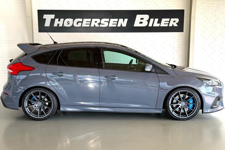 Grå Ford Focus fra 2017