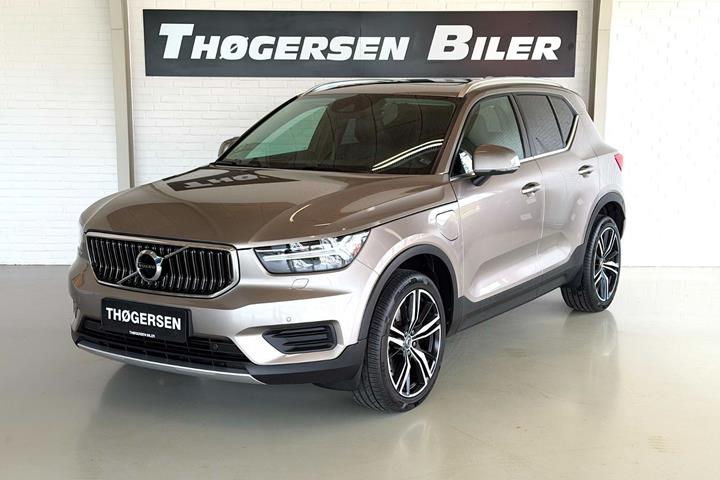 Orange Volvo XC40 fra 2022 set udefra
