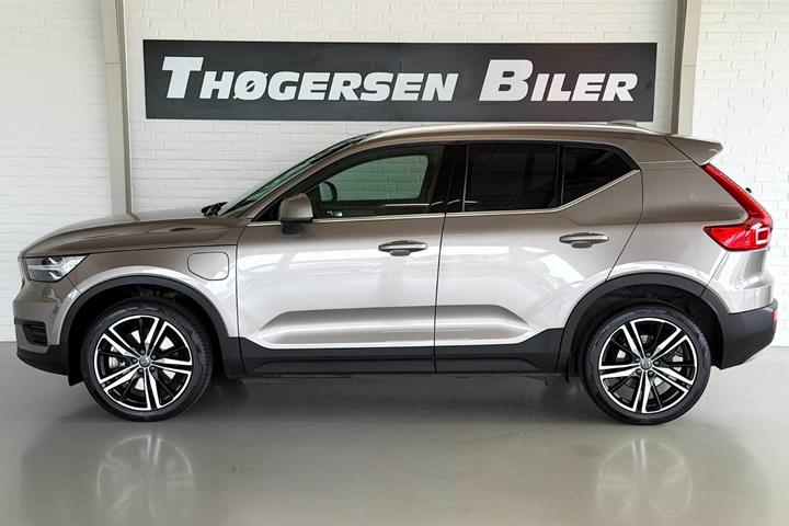 Orange Volvo XC40 fra 2022