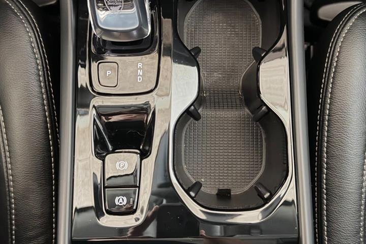Orange Volvo XC40 fra 2022