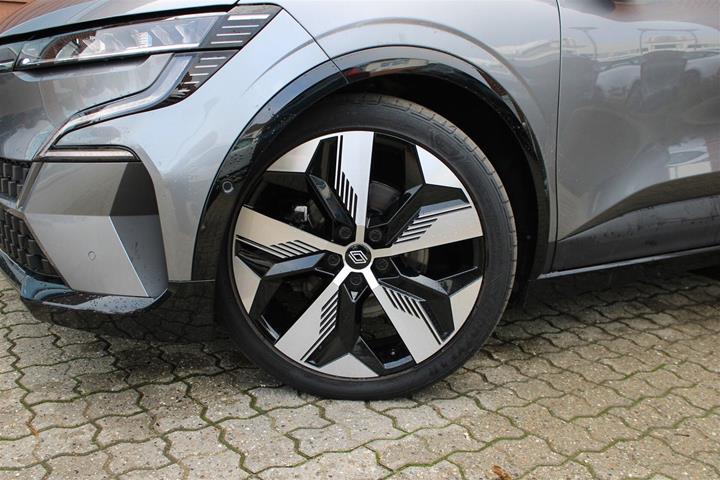 Grå Renault Megane E-Tech fra 2024