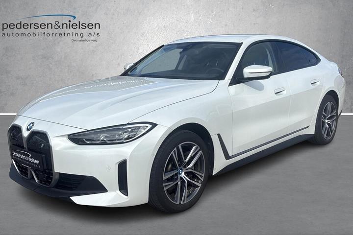 Hvid BMW i4 fra 2023