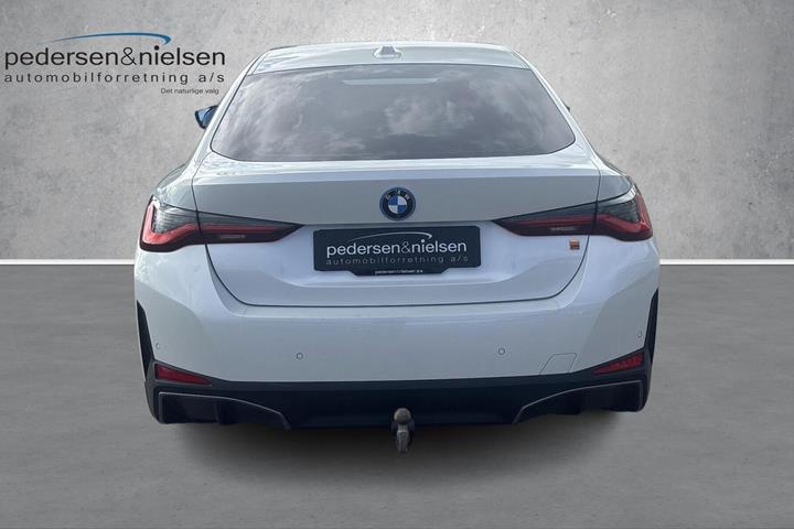 Hvid BMW i4 fra 2023