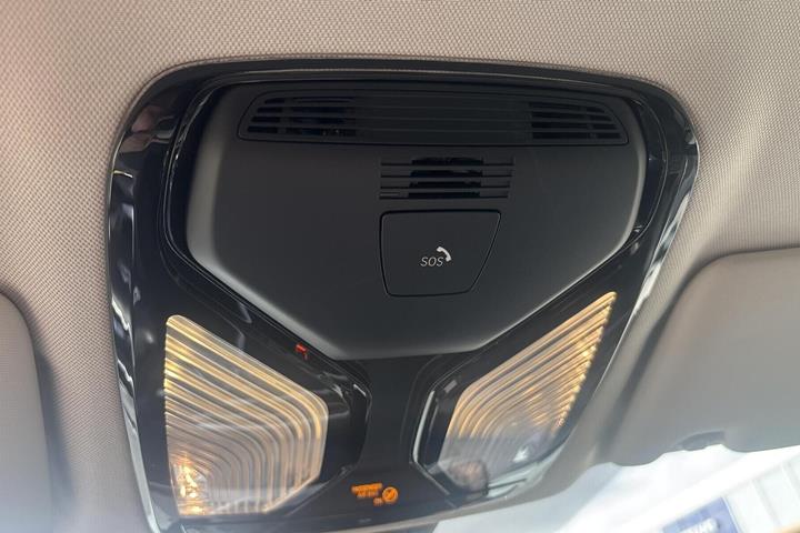 Hvid BMW i4 fra 2023