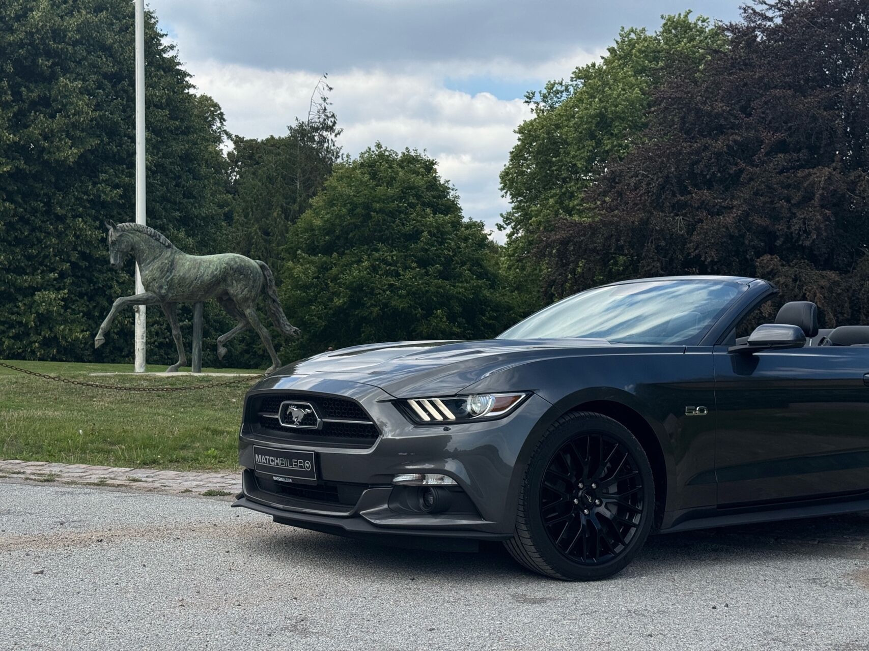 Grå Ford Mustang fra 2015