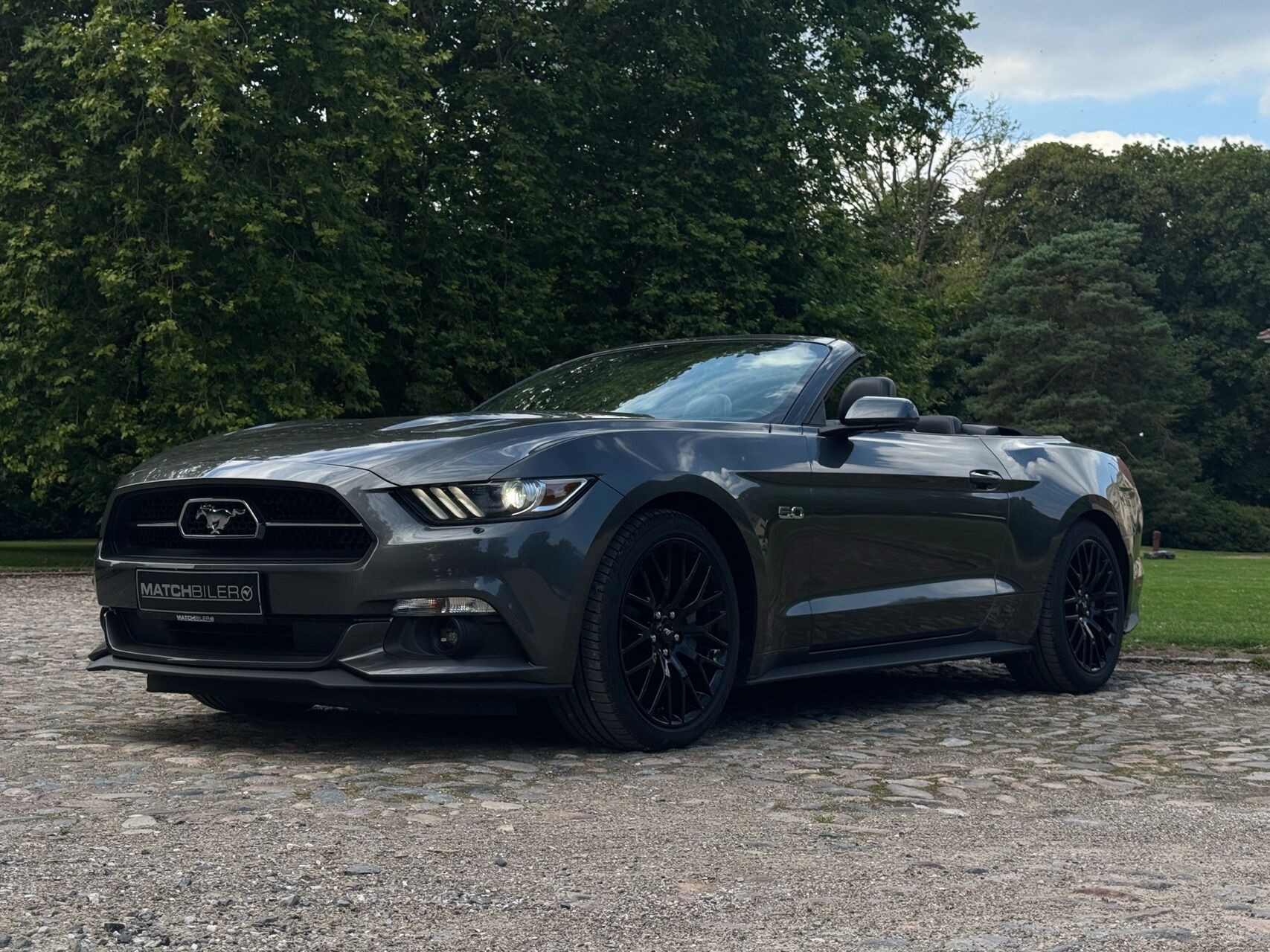Grå Ford Mustang fra 2015