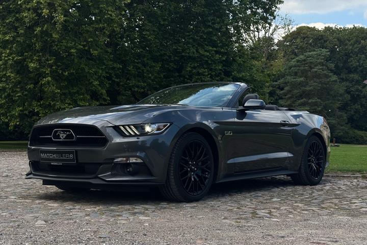 Grå Ford Mustang fra 2015