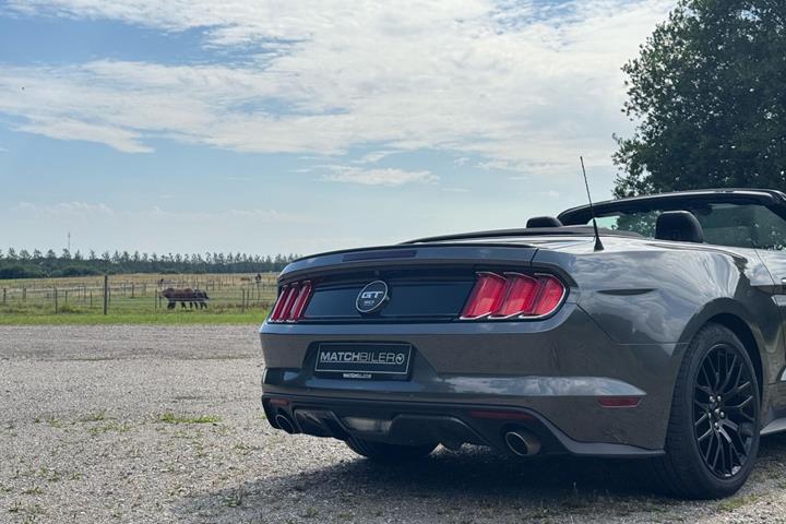 Grå Ford Mustang fra 2015