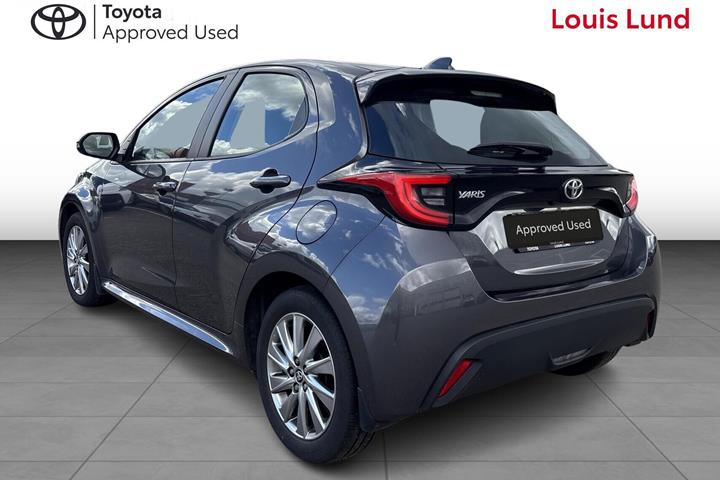 Grå Toyota Yaris fra 2022