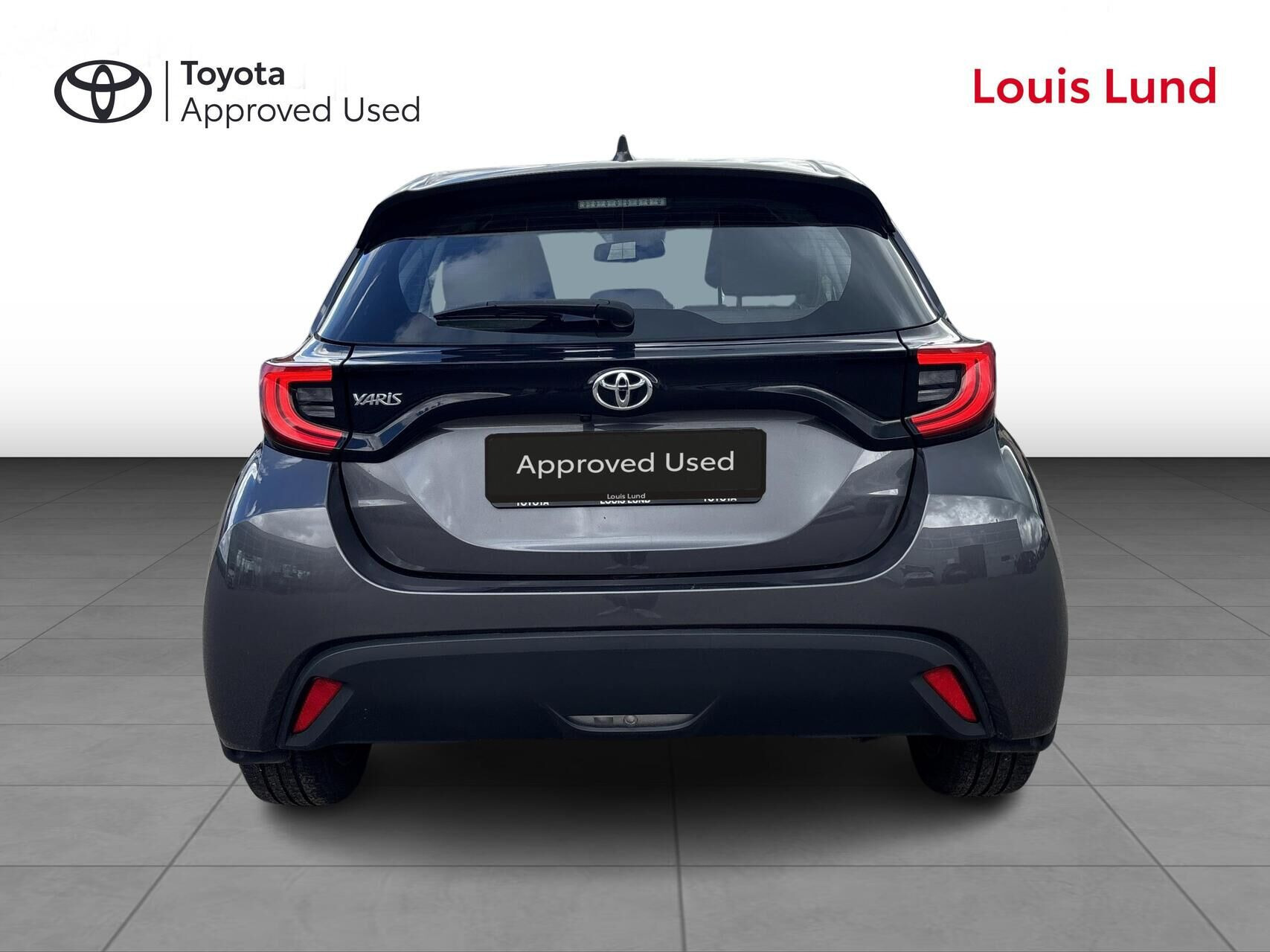 Grå Toyota Yaris fra 2022