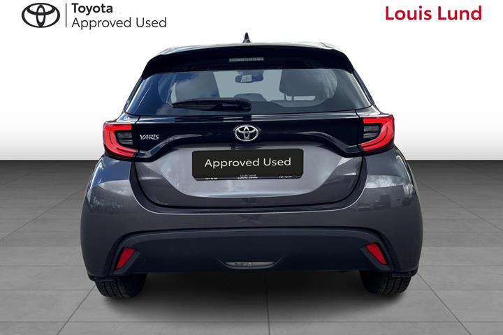 Grå Toyota Yaris fra 2022