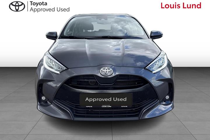 Grå Toyota Yaris fra 2022