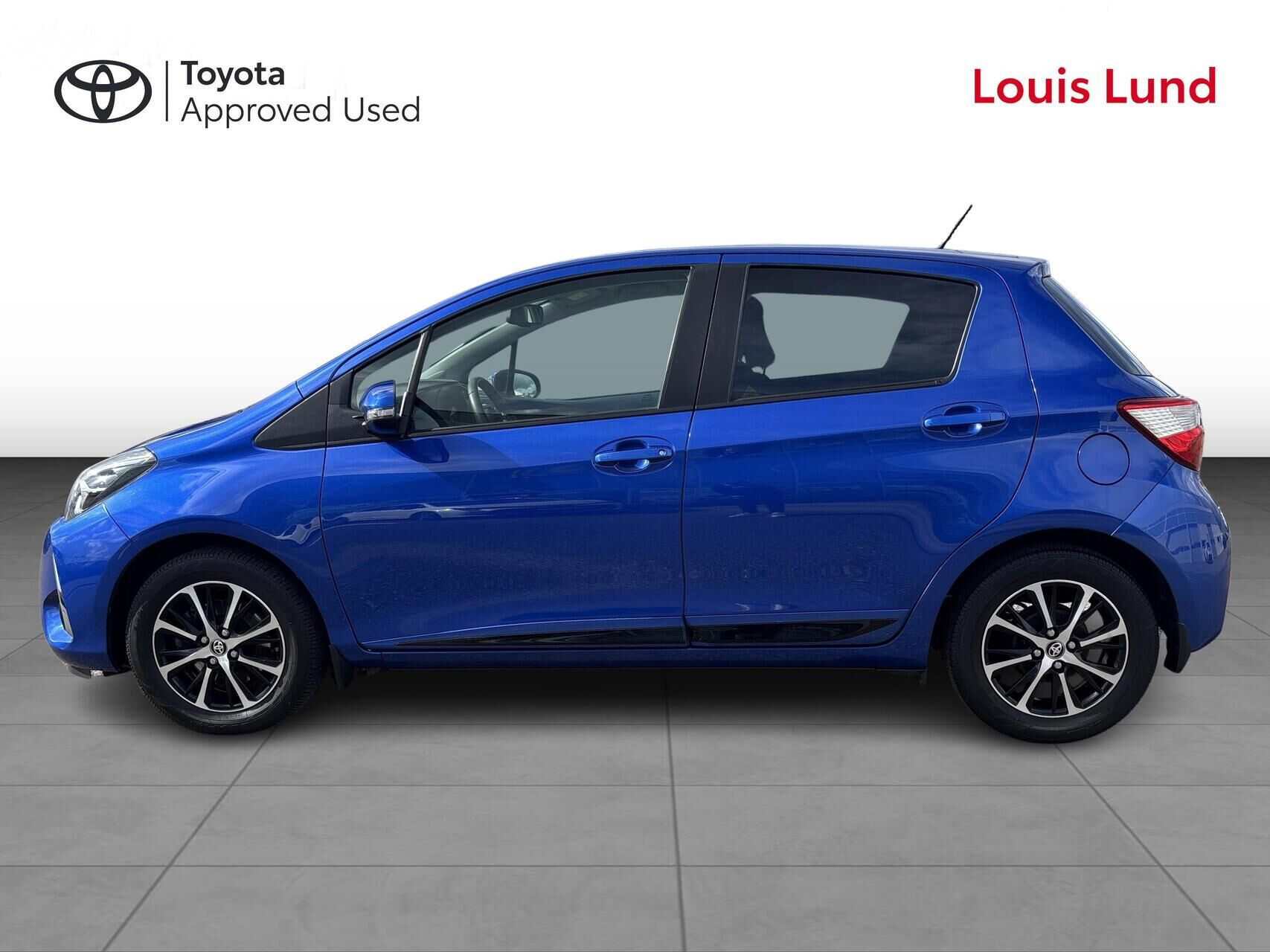 Blå Toyota Yaris fra 2019