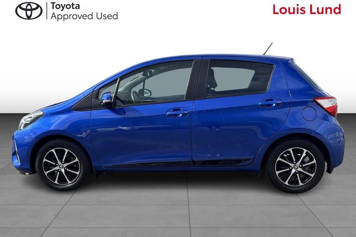 Blå Toyota Yaris fra 2019