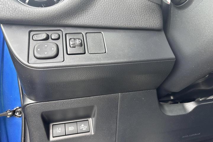 Blå Toyota Yaris fra 2019