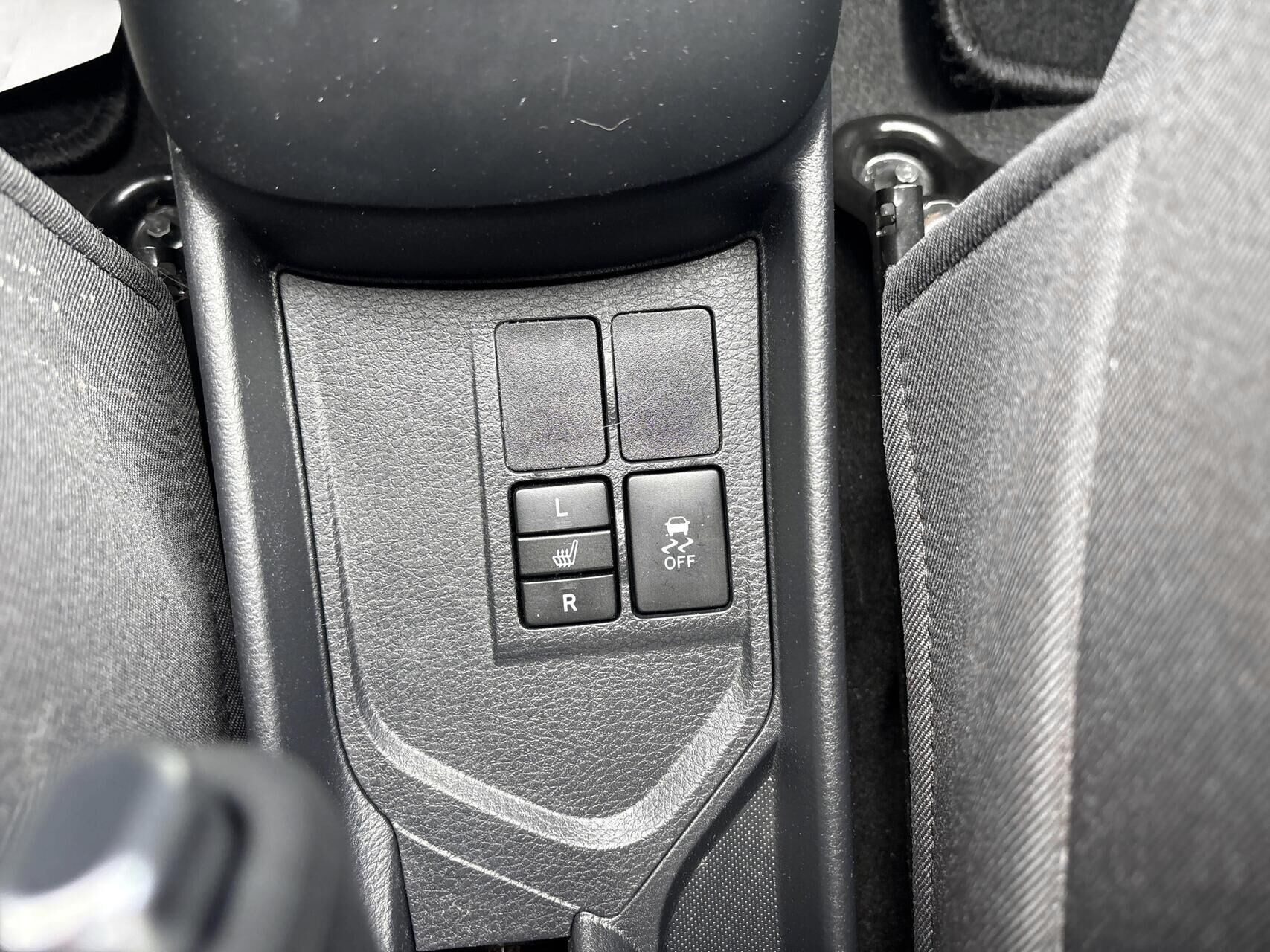 Blå Toyota Yaris fra 2019