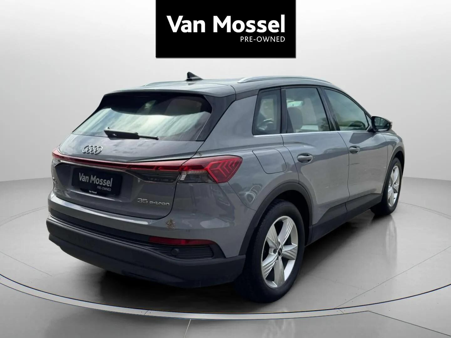 Grå Audi Q4 fra 2023